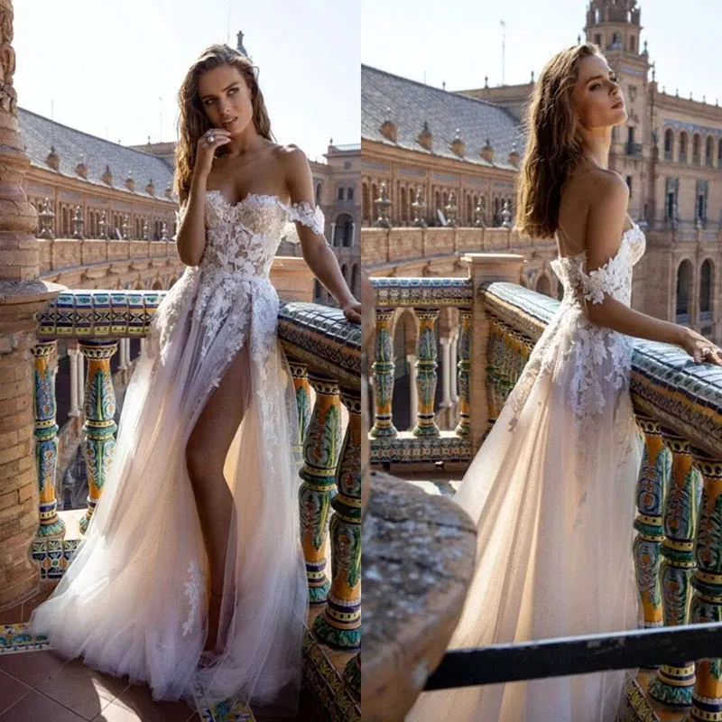 Boho spets en linje bröllopsklänningar appliqued sexig utanför axeln brud klänningar sweep train backless high side slits bohemian brud mode robes de mariée al9898