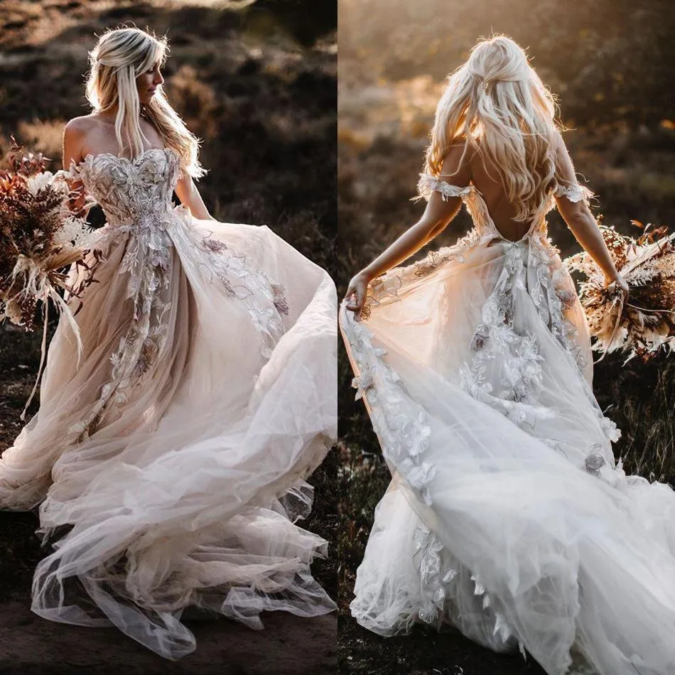 Bohemian Off Shoulder Bröllopsklänningar 2021 Fairy Tulle Kjol Sexig Backless Lace Appliqued Blomland Utomhus Brudklänningar