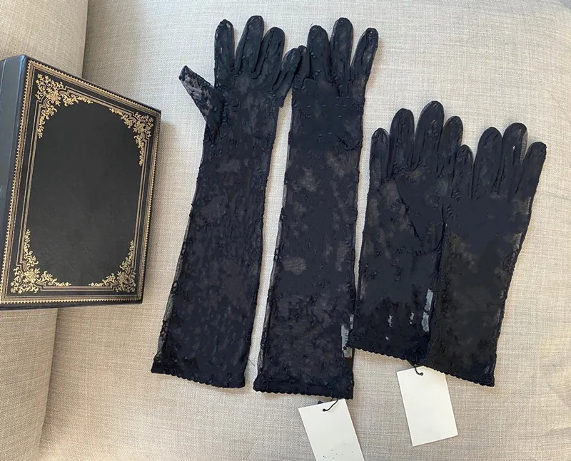 Schwarze Tüll-Handschuhe für Damen, Designer-Damen-Buchstaben-Druck, bestickte Spitze, zum Fahren, fünf Finger-Handschuhe, modische dünne Party-Handschuhe, 2 Größen