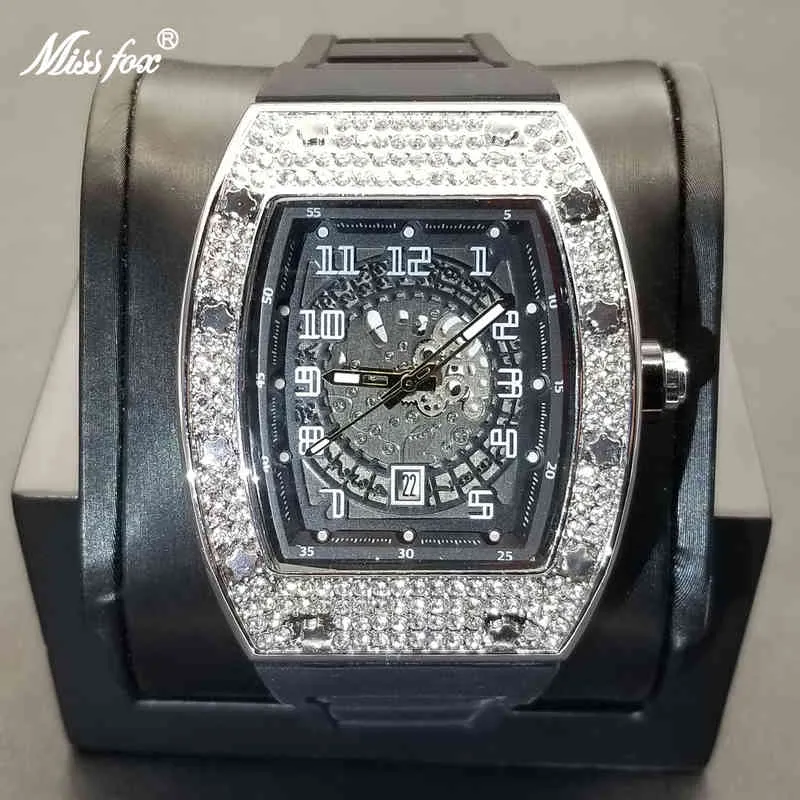 MISSFOX 2021 신착 Tonneau 남자 시계 Iced Out 전체 다이아몬드 고무 스트랩 시계 중공 다이얼 디자인 럭셔리 스포츠 남성 시계