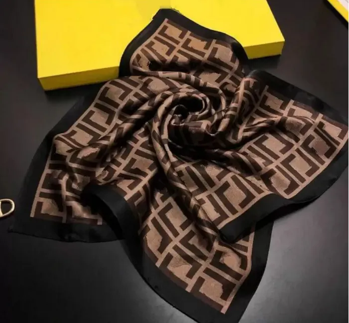 Sciarpa di seta da donna di alta moda Sciarpa di moda con lettera Fascia per capelli di marca Sciarpa piccola Accessori per foulard variabili Regalo di attività