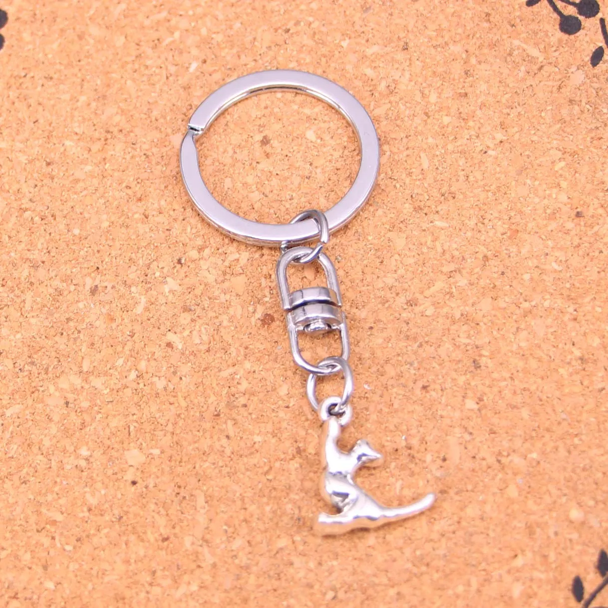 Mode Schlüsselbund 19*16mm faule katze Anhänger DIY Schmuck Auto Schlüssel Kette Ring Halter Souvenir Für Geschenk