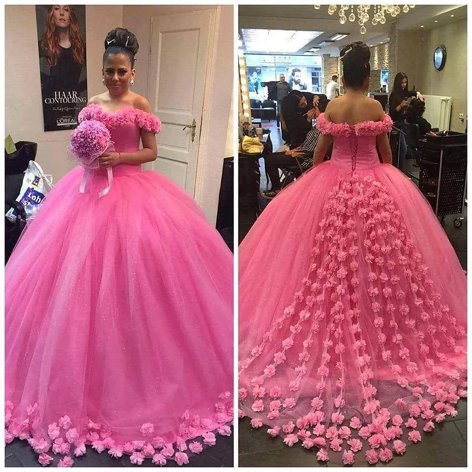 جميل معطلة الكتف 3D الزهور اليدوية معلمة الوردي الصغير تدريب الرقص اللباس Quinceanera ثوب المبتدأ الكرة حزب ثوب العسكرية