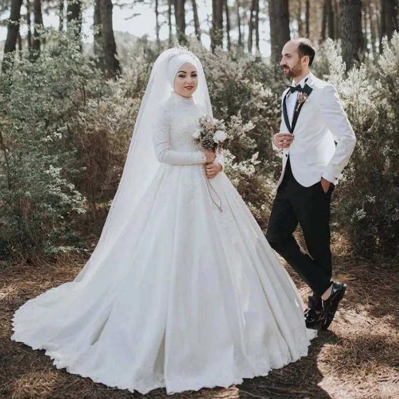 Pure White Lace Muslim Long Sleeves Wedding Dresses with Appliques High Neck Sweep Train A Line Elegant Modest Bridal Gowns