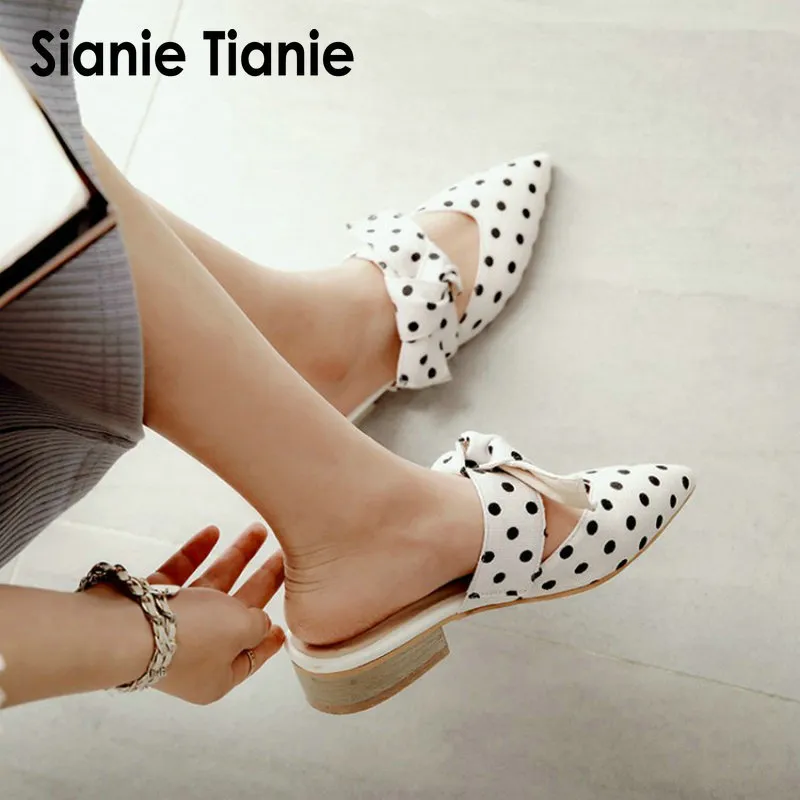 Sianie Tianie 2020 Verão Quadrado Quadrado Baixo Salto Pointed Toe Polka Dot Pattern Doce Cute Mulher Chinelos Meninas Slides Sandálias Mules X1020