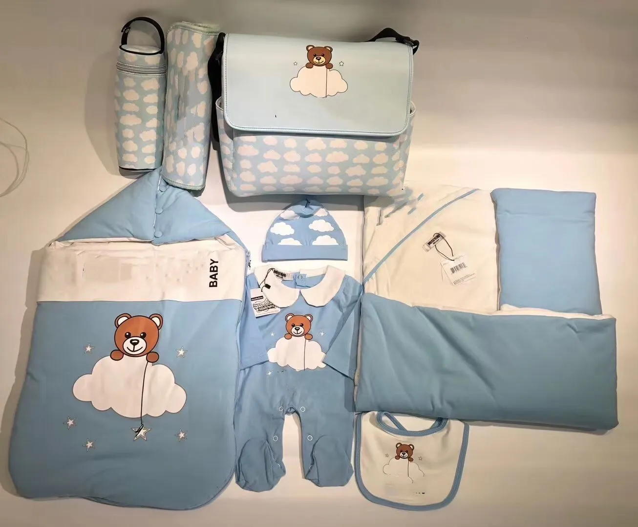 Neugeborenes Baby Jumpsuit Schlafsäcke Säuglingskinder Schlaf Tragen Komfortable weiche warme Bettwäsche Mädchen Jungen Overalls mit Hut und Lätzchen und Windel