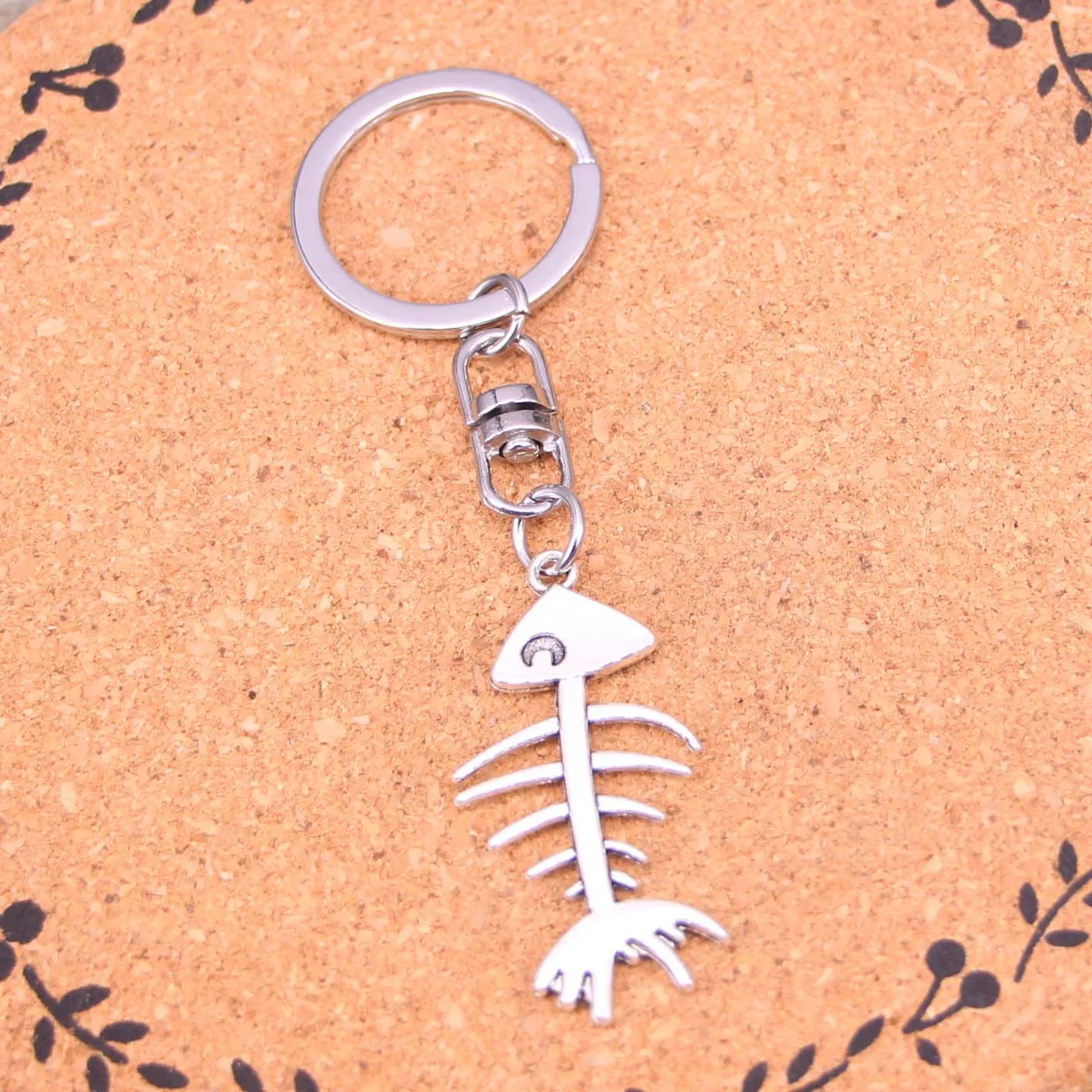 Fashion Neychain 42*21mm Fish Bone Pendants Diy Jewel Car Key Chain Ring Holder Souvenir f￶r g￥va