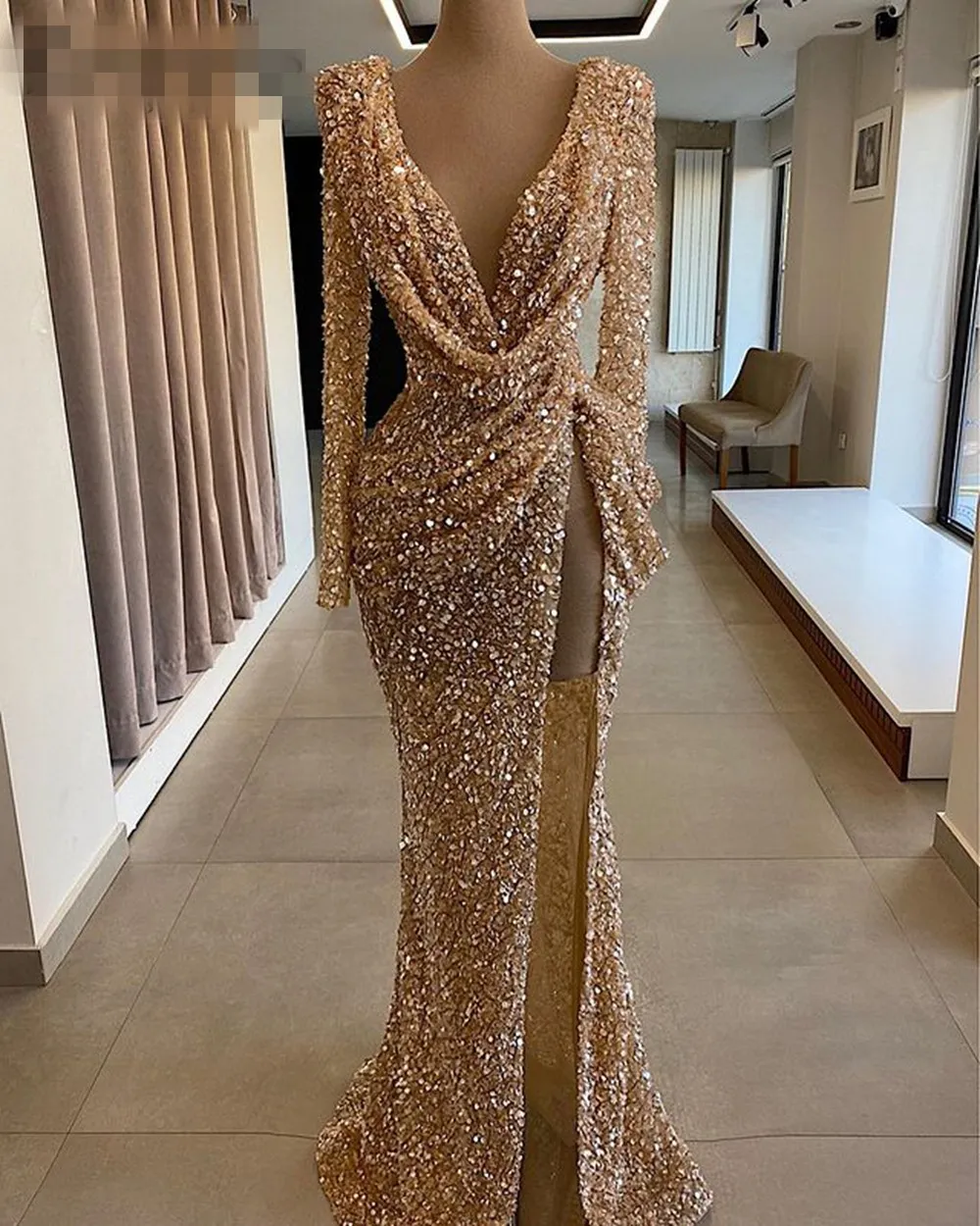 Långa sparkly kvällsklänningar 2021 Långärmade Sexiga High Slit Deep V-Neck Mermaid Ros Ruched Gold Sequined Dubai Kvinnor Formella klänningar