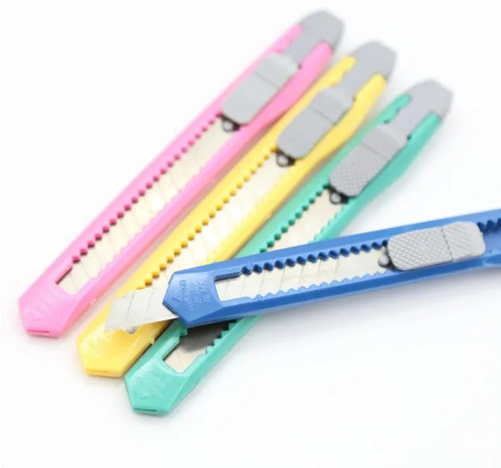 2021 Billigaste Mini Utility Kniv Office School Student Pappersskärare Candy Colors Multifunktionspaket Express Knife DIY