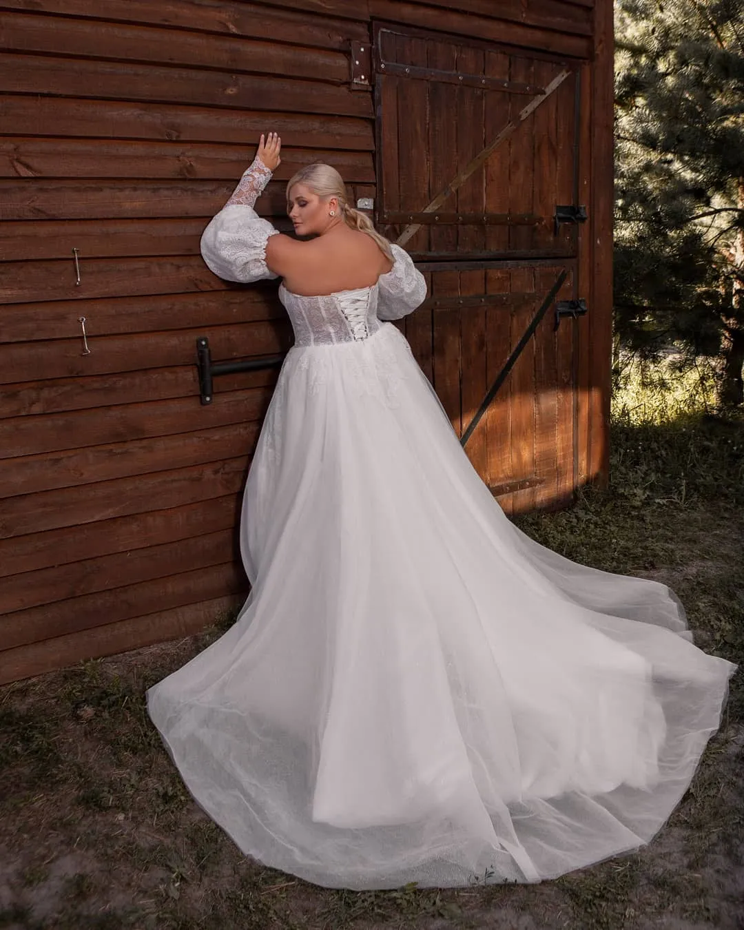 Chic Plus Size Lace Wedding Dress with Detachable Sleeves, Sweetheart Neckline, A-Line Silhouette, Sweep Train, and Side Split - Robe de Marie