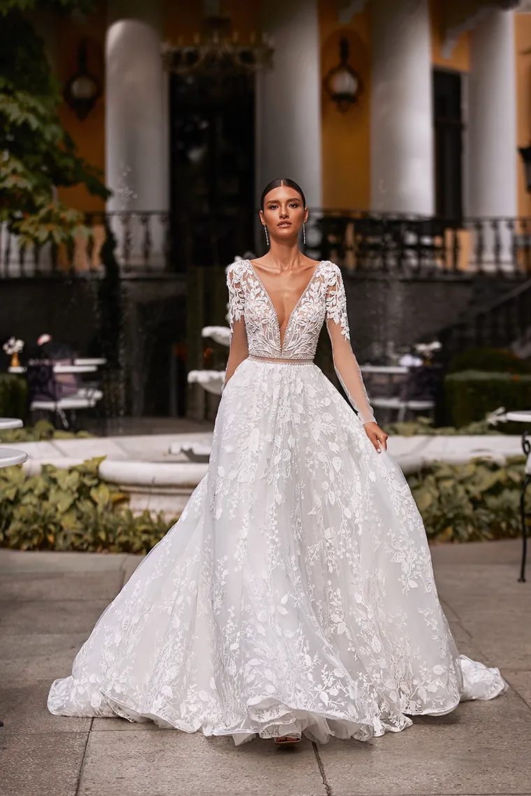 Luxury A Line Wedding Dresses V Neck Long Sleeves Appliques Lace Beading Bridal  Gowns Custom Made Backless Sweep Train Wedding Dress From 224,4 €