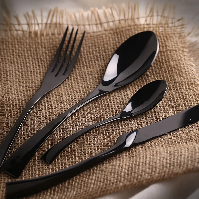 4-teiliges schwarzes Besteckset - Steakmesser, Gabel, modernes Design_voghion.com