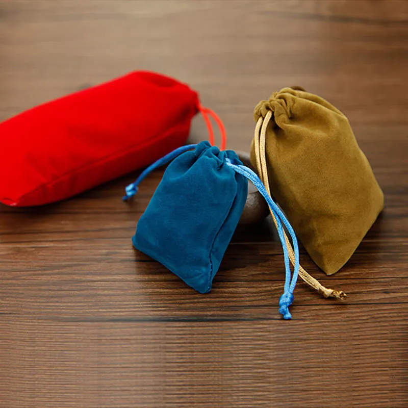 High Quality Velvet Drawstring Pouches For Small Travel Jewelry Pouch  Drawstring 7x9 Cm Size Ideal For Christmas Gift Packaging T200602 From  Xue08, $12.84