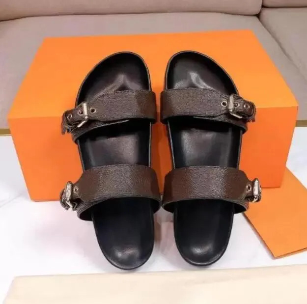 Bom Dia Flat Mule R5m Coolly Sandals Slids Slids Slids 2 Straps مع أبازيم الذهب المعدلة نساء النعال الصيفية