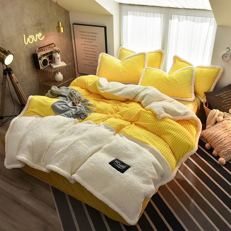 Ensemble de literie d'hiver Crystal Velvet Flanelle Épissage couvret Couvrette jaune chaude couchette couchette de lit de lit de lit d'oreiller Queen King T200706