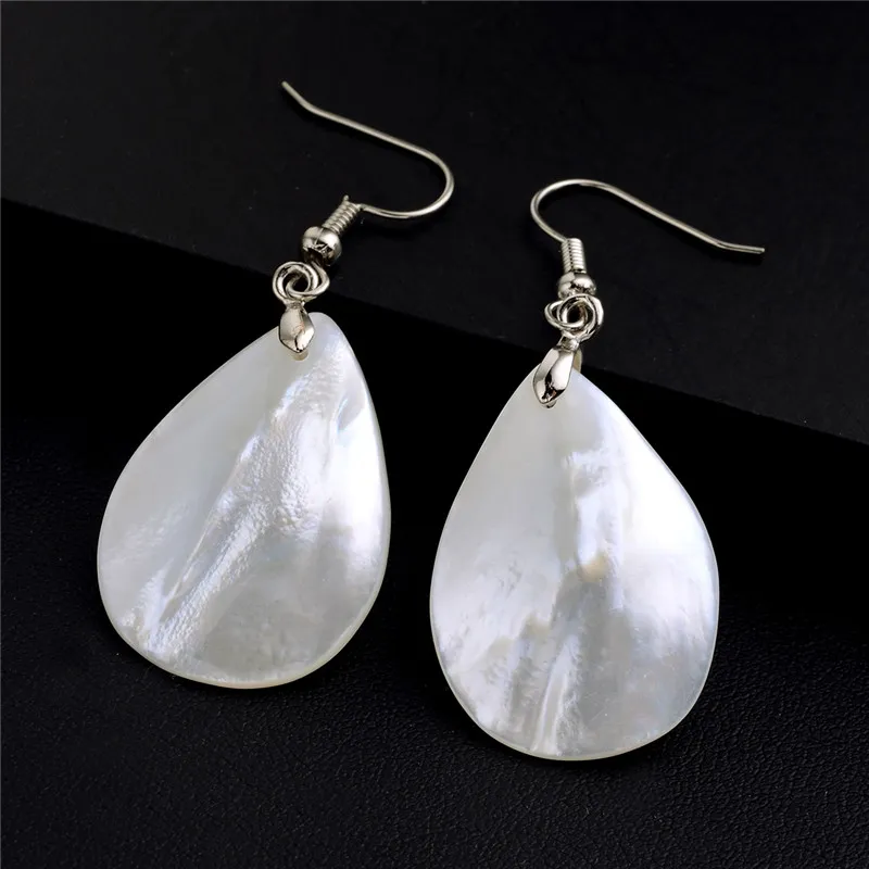 Orecchini In Argento 925 Con Perla Di Conchiglia Bianca - Eleganza Contemporanea