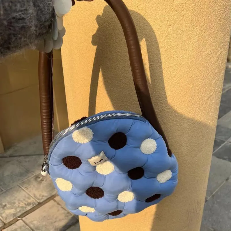 Kvällspåsar avslappnad quiltad kvinnor crossbody väska designer bomull vadderade axelmärken pad fyrkant för handväskor 2021 tote lady