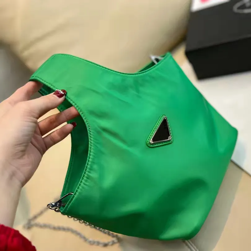 Luxury Designers bags medium sized handbag telephone wallet lipstick women`s Nylon chain shoulder bag with credit cardslot wallet slot is very beautiful good nice