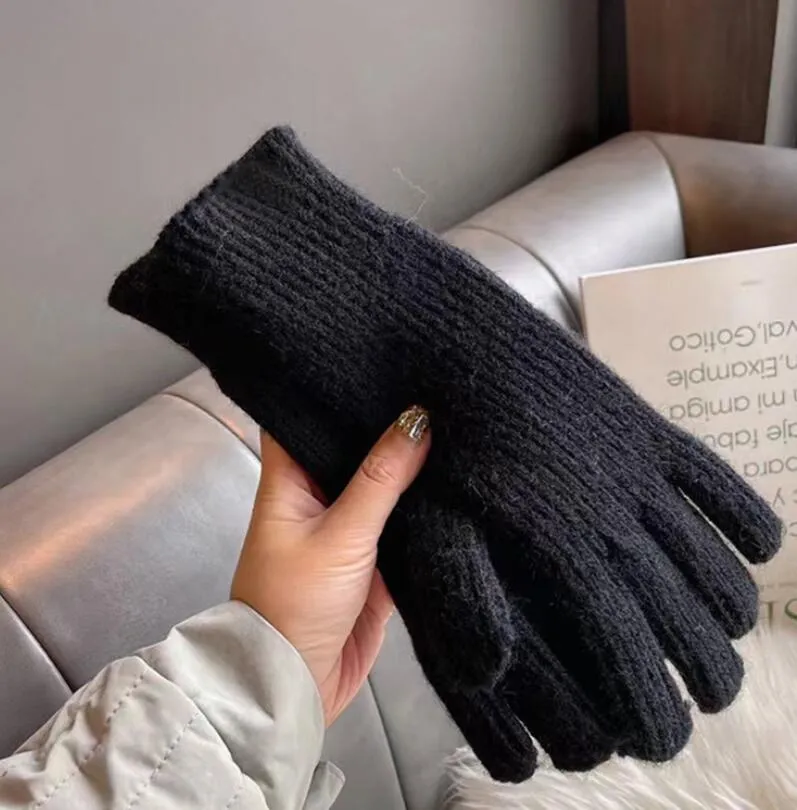 5pcs autumn winter Ladies' twine and fleece gloves Outdoor Solid wool knitting WOMAN fashion Five Fingers Glove s Points refers to dew touch screen cold