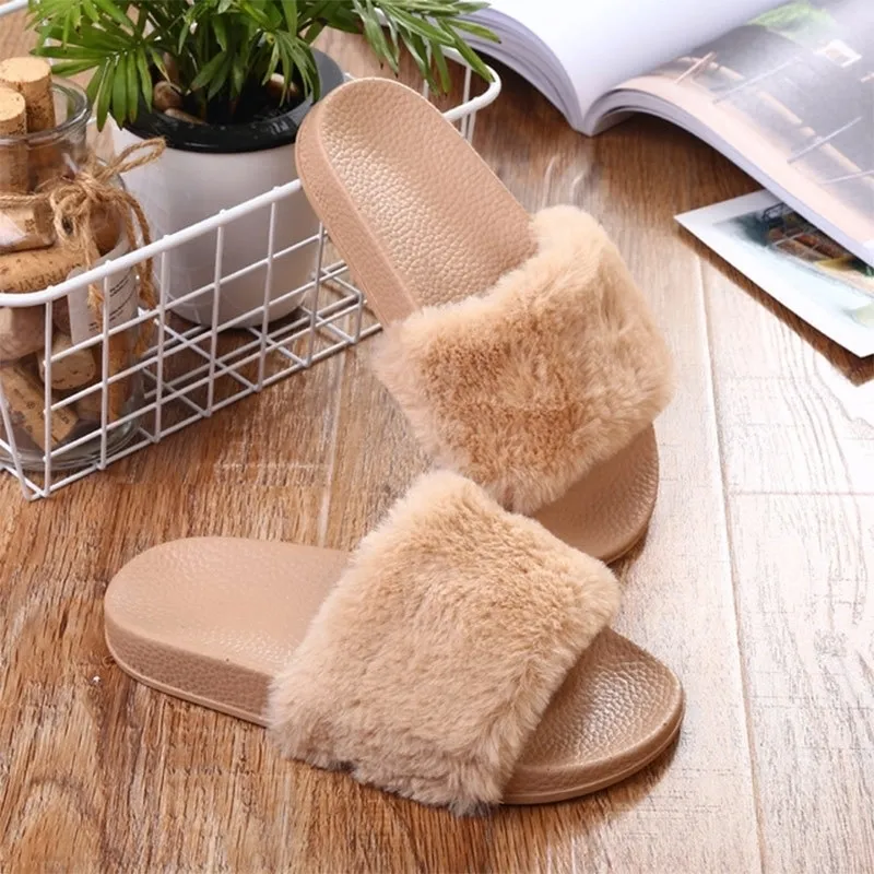 Woman Shoes Plush Slippers For Ladies Pearl Rhinestone Faux Fur Slides Soft Leisure Summer Home Flip Flops Female Flats Footwear Y200423