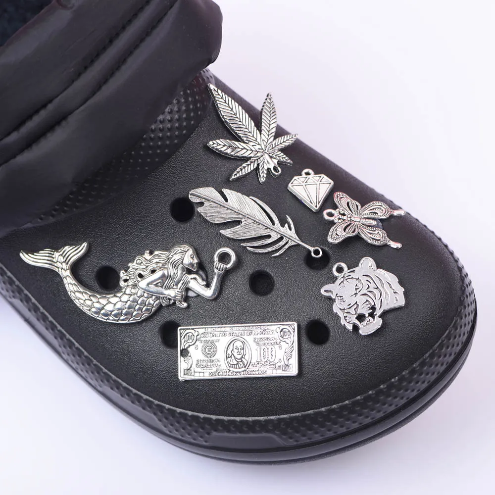 新しい金と銀のカエデの葉メタル靴の装飾蝶デザイナーの人魚の靴の魅力の魅力のための魅力のための子供の贈り物のための熱い販売の金属