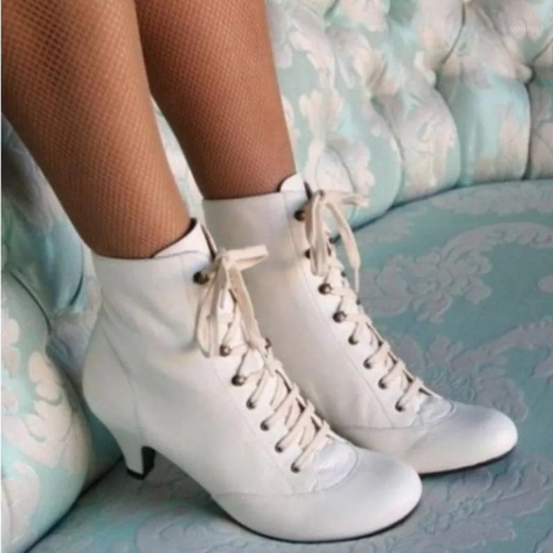 Stövlar Kvinnor Kattunge Heel Ankel Vintage Lace Up Low Fashion Lady Victorian Retro Pekade Toe Leather Booties D401