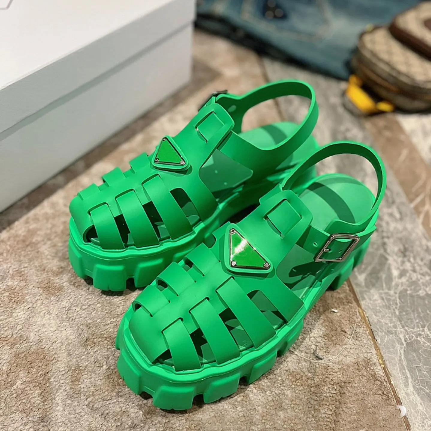 2022 Designer Sandals ss22 New Thick Soled Gear Hollow Baotou Ladies Casual Heightening One Buckle Roman Tide Shoes Outdoor Beach Sandal With Box