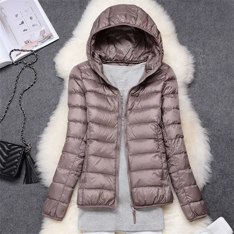 Fmfssom outono mulheres ultraleve fina jaqueta 90% branco pato jaquetas com capuz casaco quente parka outwear portátil fêmea 211221