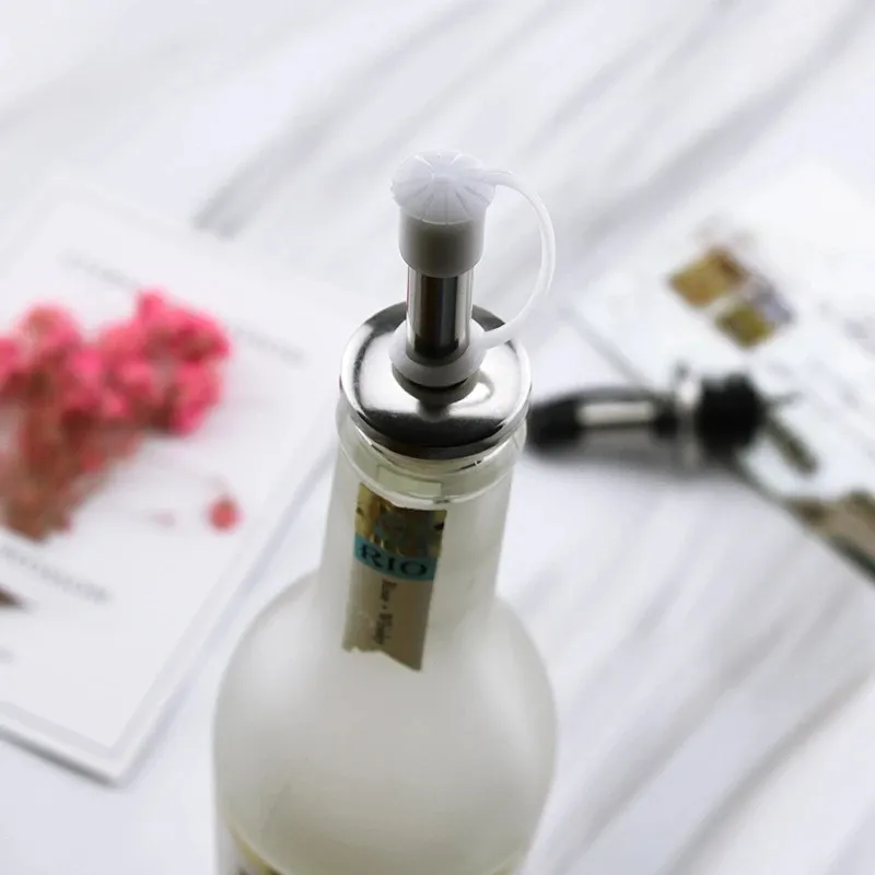 Bec Verseur En Inox Universel – Pour Huile, Vin, Vinaigre, Alcool – Anti-goutte, Avec Couvercle – Facile à Nettoyer Et Réutilisable