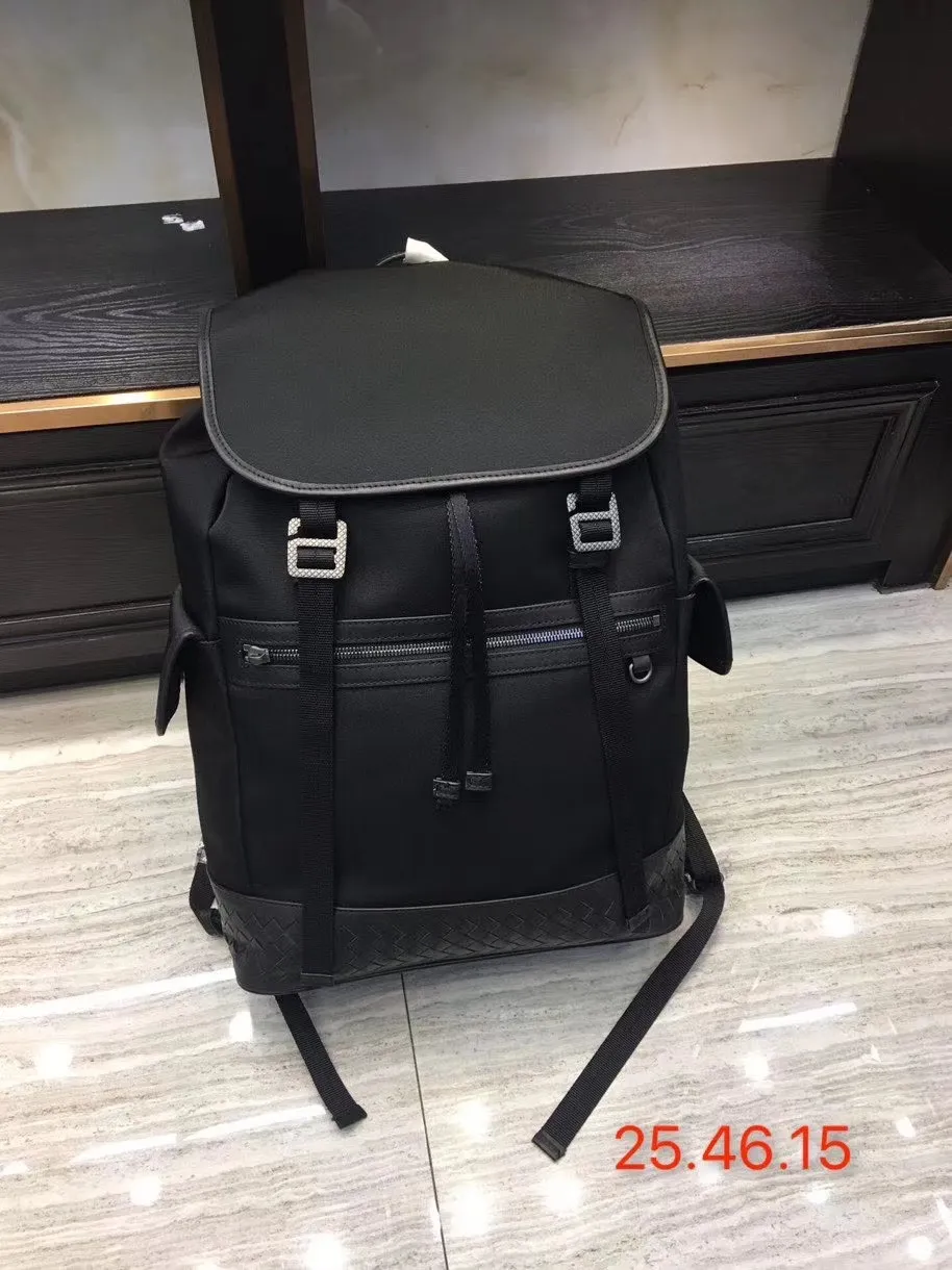 Vente en gros de luxe Italie Designer sac à dos en peau de vache pour hommes loisirs Sport et sac de rangement en plein air noir sangles cdouble sac à main iPad