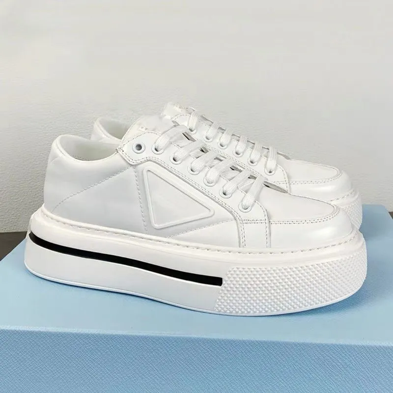 2022 봄과 여름 새로운 두꺼운 바닥 색상 일치하는 빵 신발 여성 레이스 높은 상위 작은 흰색 신발 스포츠 casualshoes mkjl0002