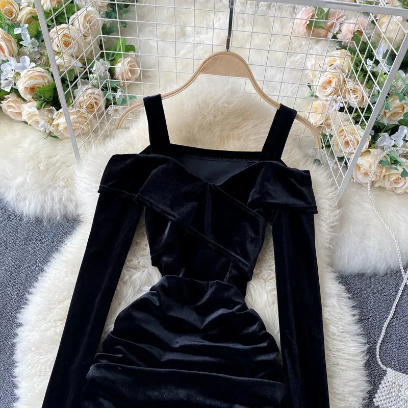 Vintage Velvet Women's Dress - Shoulder, Long Sleeve, Pleated