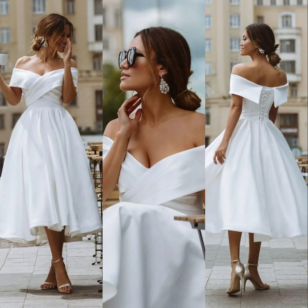 Pas cher Bohème Simple Plage Une Ligne Robes Courtes Encolure Satin Longueur Au Genou Grande Taille Robe De Mariée Robes De Mariée Robes