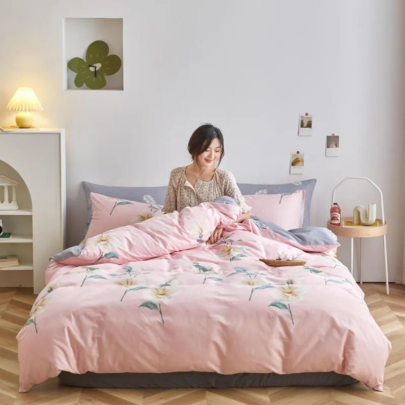 Yatak Setleri Nordic Tarzı Baskılı Set 100% Saf Pamuk Rahat Nevresim Yatak Hatları Yastıklar Nefes Yorgan 4 adet