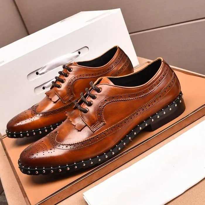 Scarpe da sposa da uomo in pelle di mucca di design di marca Scarpe da cerimonia per abiti formali di moda Scarpe da ufficio per affari Oxford vintage