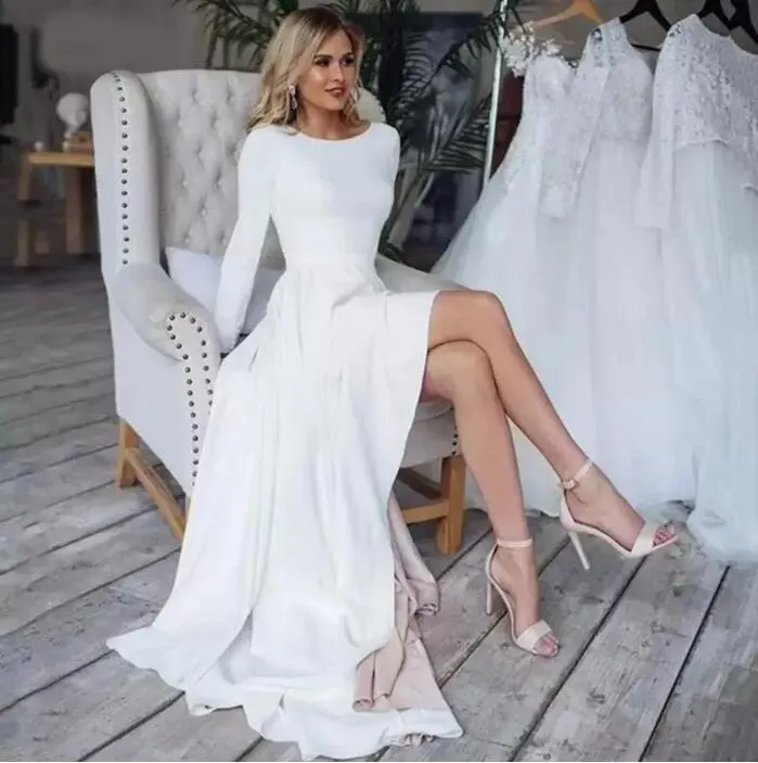 Simple crêpe Boho plage robes de mariée encolure dégagée manches longues haut bas boutons couverts grande taille robe de mariée Robes de mariee