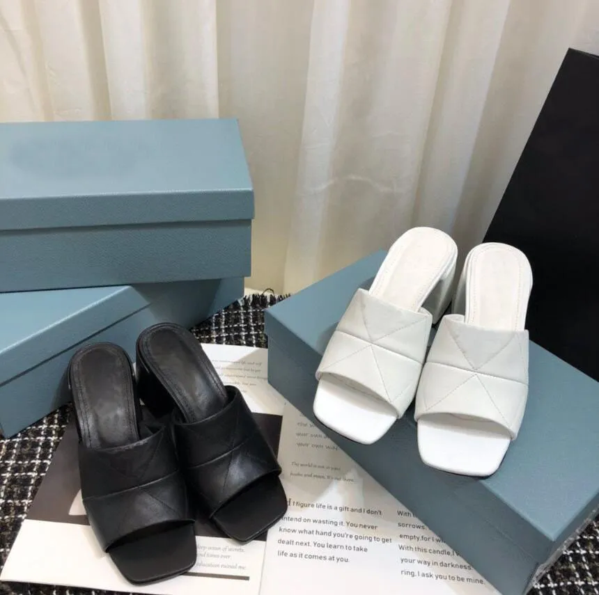 2021 Designer de luxe Femmes Sandales Talons hauts Slide Cuir Sexy Dames Pantoufles d'été Top qualité avec boîte taille 35-40