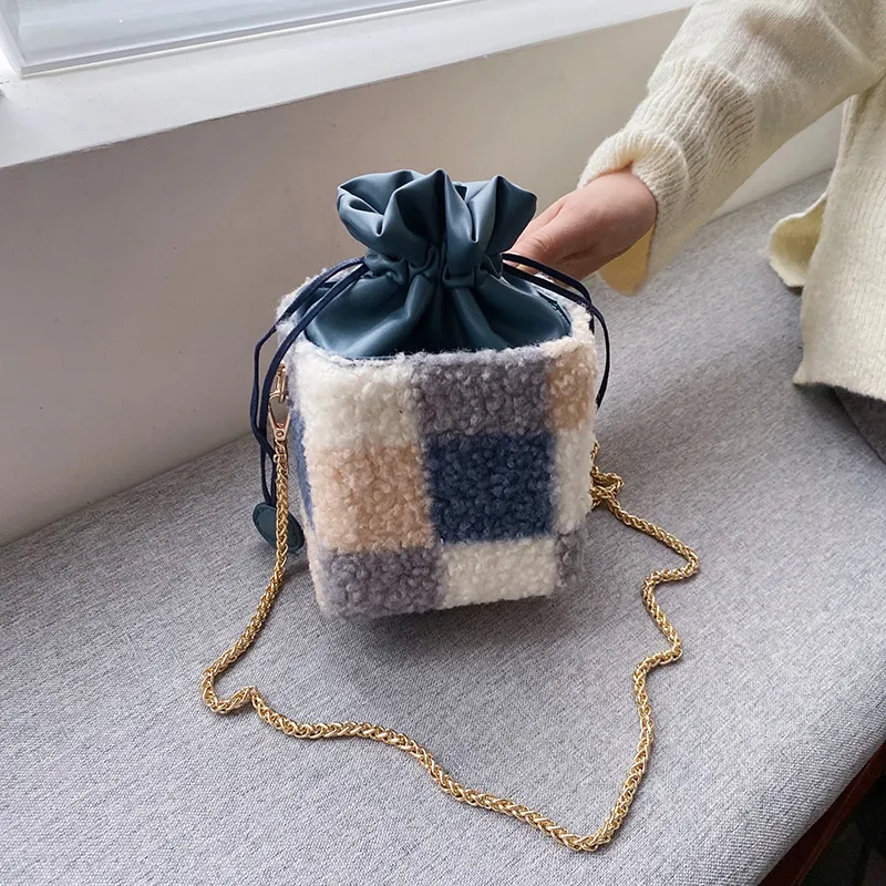 Designer- kedja axelväska skopa väska en axel messenger väska mode sträng mini handväska patchwork färg