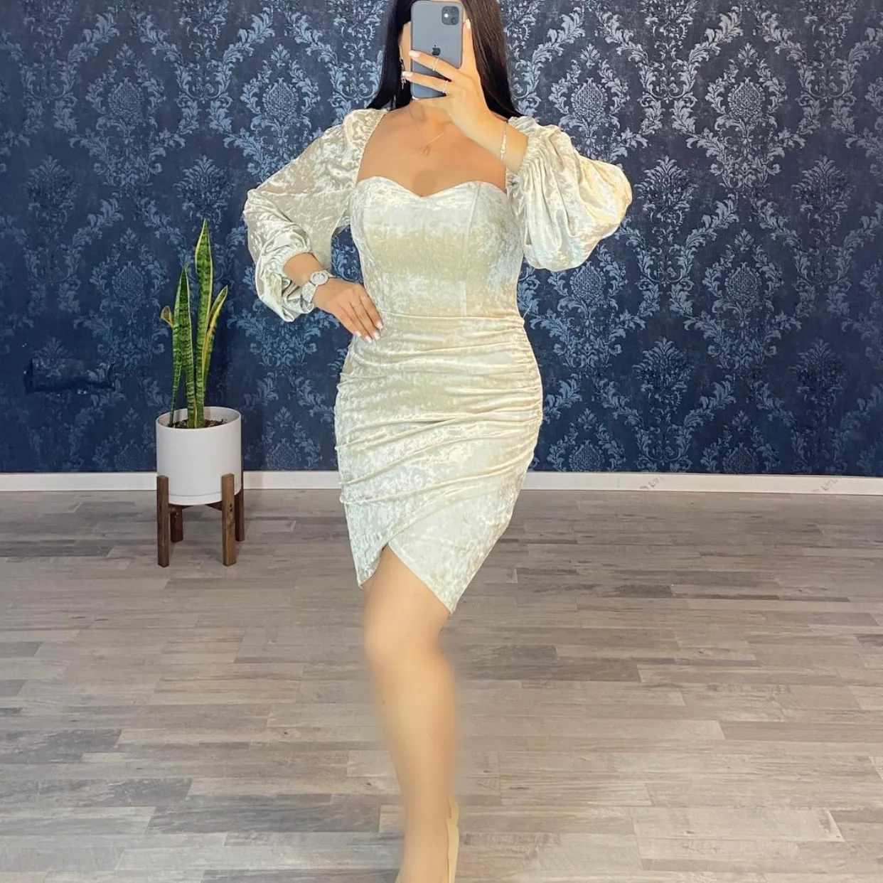 Black Velvet Cocktail Dresses Dubai Party Arabic Women Long Puff Sleeves  Straight Short Prom Dress Middle East Party Gowns