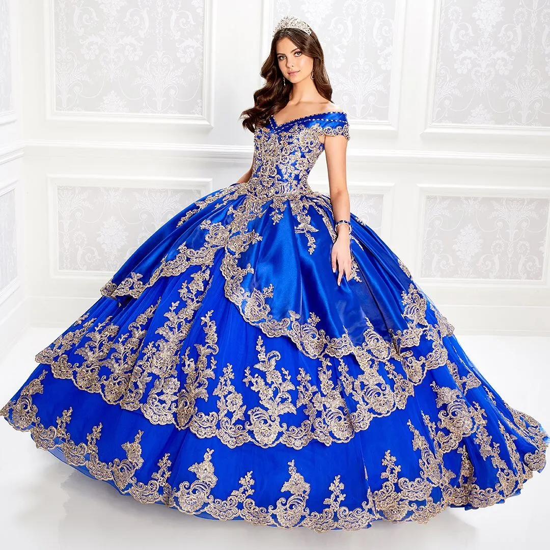 Abito da ballo con perline blu reale Abiti Quinceanera con scollo a V Abiti da ballo con applicazioni di pizzo Sweep Train Satin Tiered Sweet 15 Dress