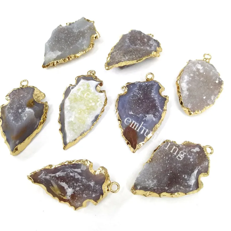 Pozłacane grotów Druzy Drusy Gemstone Losowe Kolor Wisiorek Nieregularny Naturalny Kwarcowy Agat Geode Crystal Cluster Kamień Włócznia Strzałka Głowy Punkt Wisiorki Charms