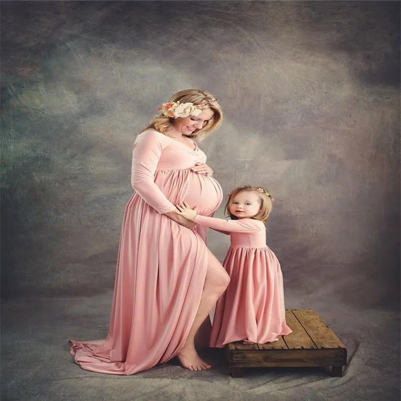 Pregnant mom and daughter on sale matching outfits
