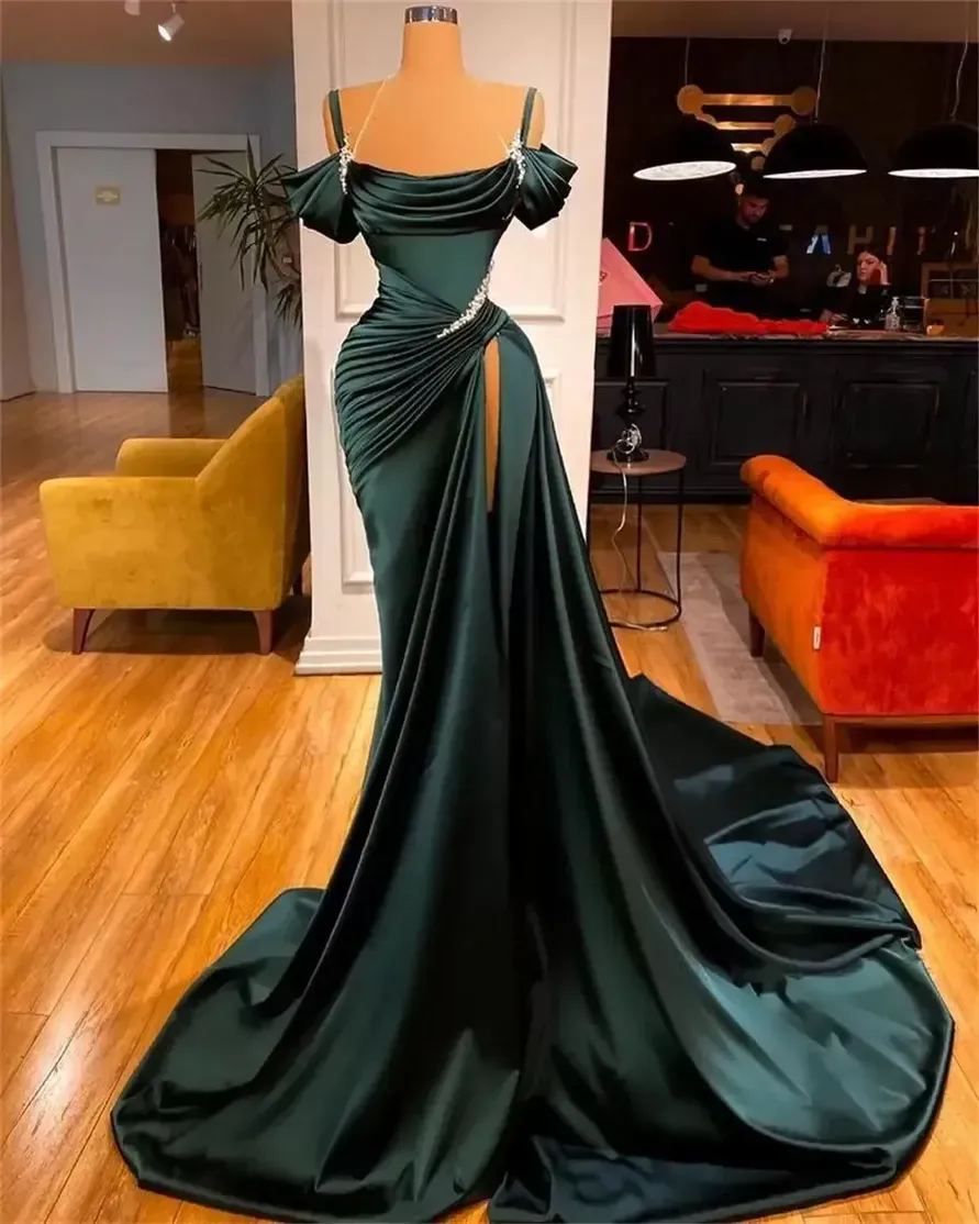 Vestidos de fiesta de sirena de satén verde oscuro sexy 2022 Correas espaguetis Pliegues Tren de filtración Ocasión de noche formal Vestidos de desfile Robe De Soir￩e Femme WHT0228
