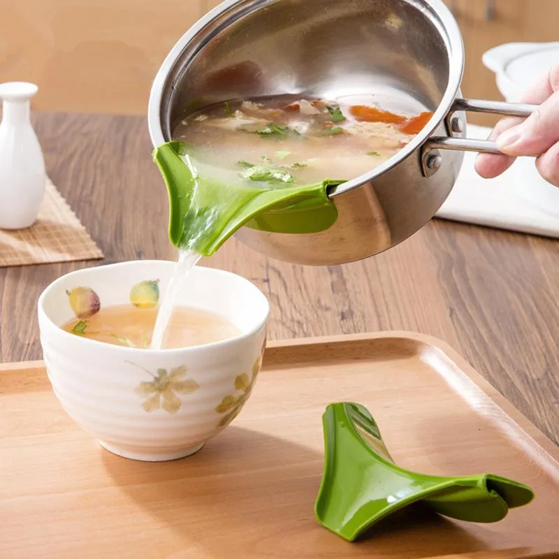 Silicone Liquid Funnel Anti-spill Drain Slip Tools On Pour Soup Spout Pots Pans Bowls Jars Funnels Kitchen Gadget JY0898