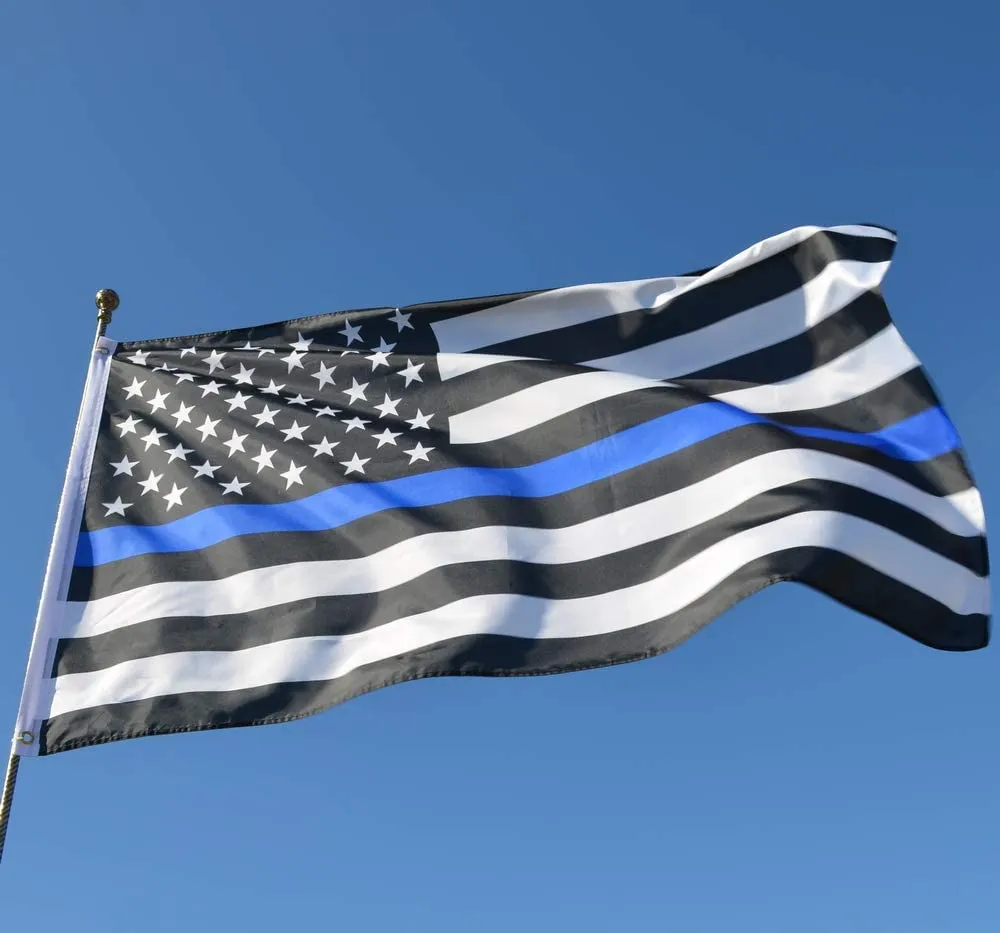 Траурный флаг. Police Blue line флаг USA. Флаг американской полиции. Полиция Знамя США. Траурный флаг США.