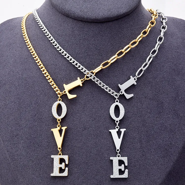 Dicker Halsketten-Schmuck mit 18-Karat-Gold-LOVE-Buchstaben, Titanstahl, geeignet für Paar-Halsketten