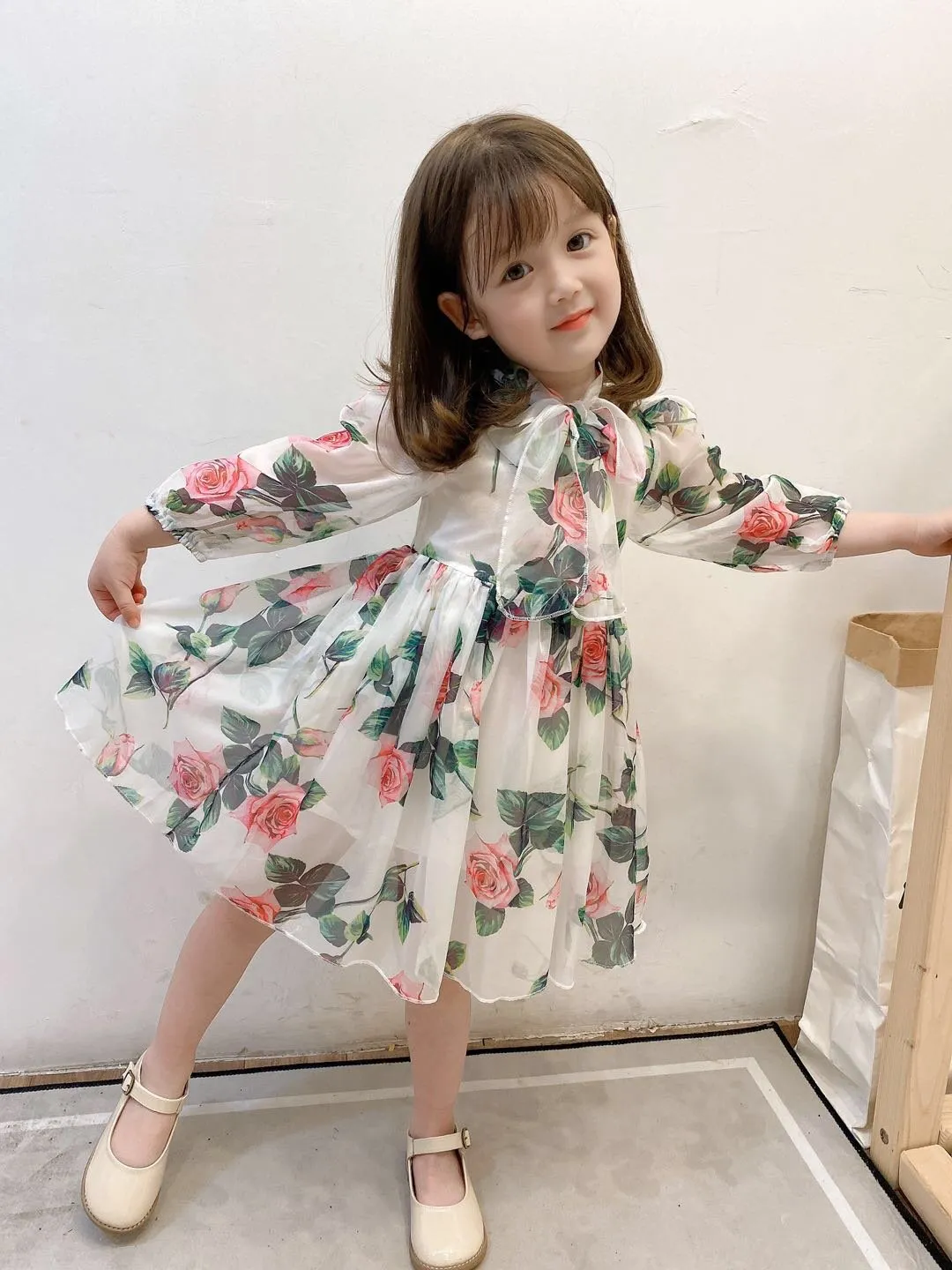 2020高品質の子供服、ガーゼ花柄のドレス、女の子のスカートレース蝶ネクタイ+綿の裏地のドレス子供のドレスセットK8181