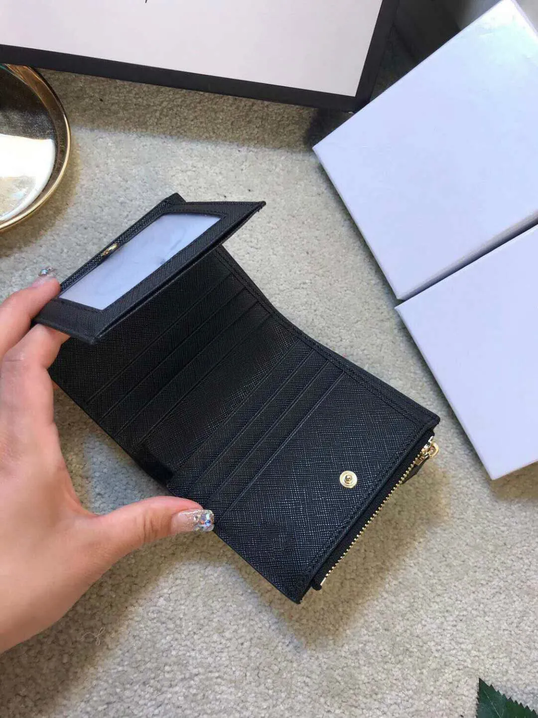 Mens and Womens Wallets Purses Designer Card Holders Square Short Purses Cowhide Fashion Brand Change Bags with Compartments Box258H