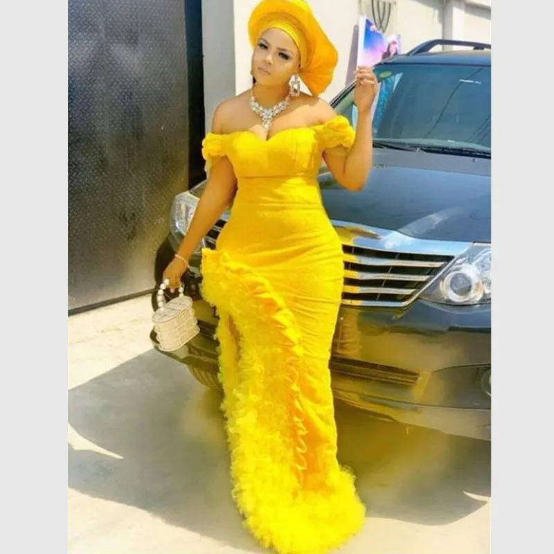 Aso ebi نمط قبالة الكتف فساتين السهرة 2022 الدانتيل الأصفر مثير جبهة سبليت زائد الحجم المرأة الأفريقية فساتين السهرة الرسمية