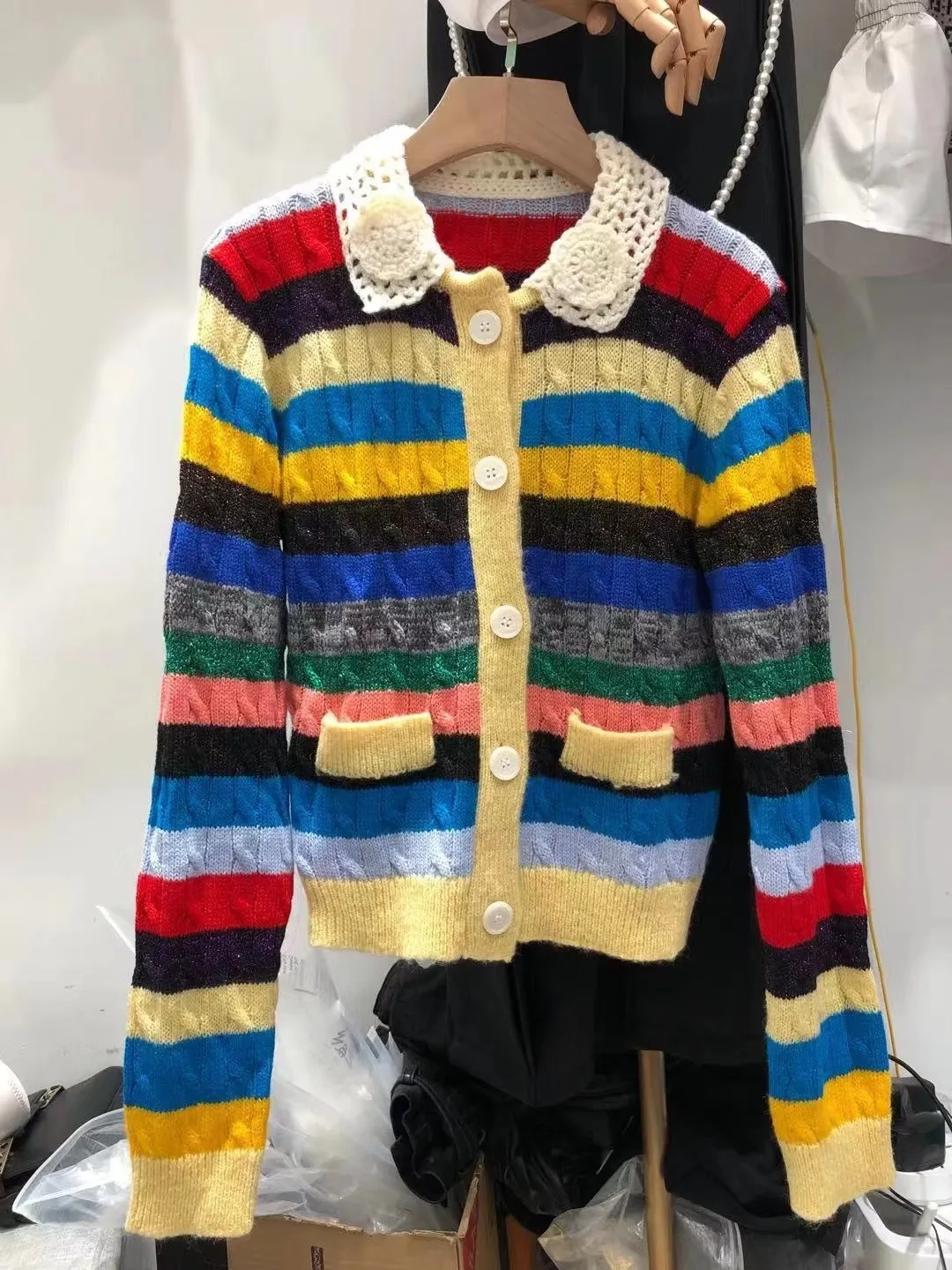 2021SS Projektant Kobiety Wczesna Wiosna Nowa Rainbow Sweter Dziecko Kolor Dopasowywanie Knitting Stripe Twist Cardigan Coat Lazy Wiatr Nisze Top